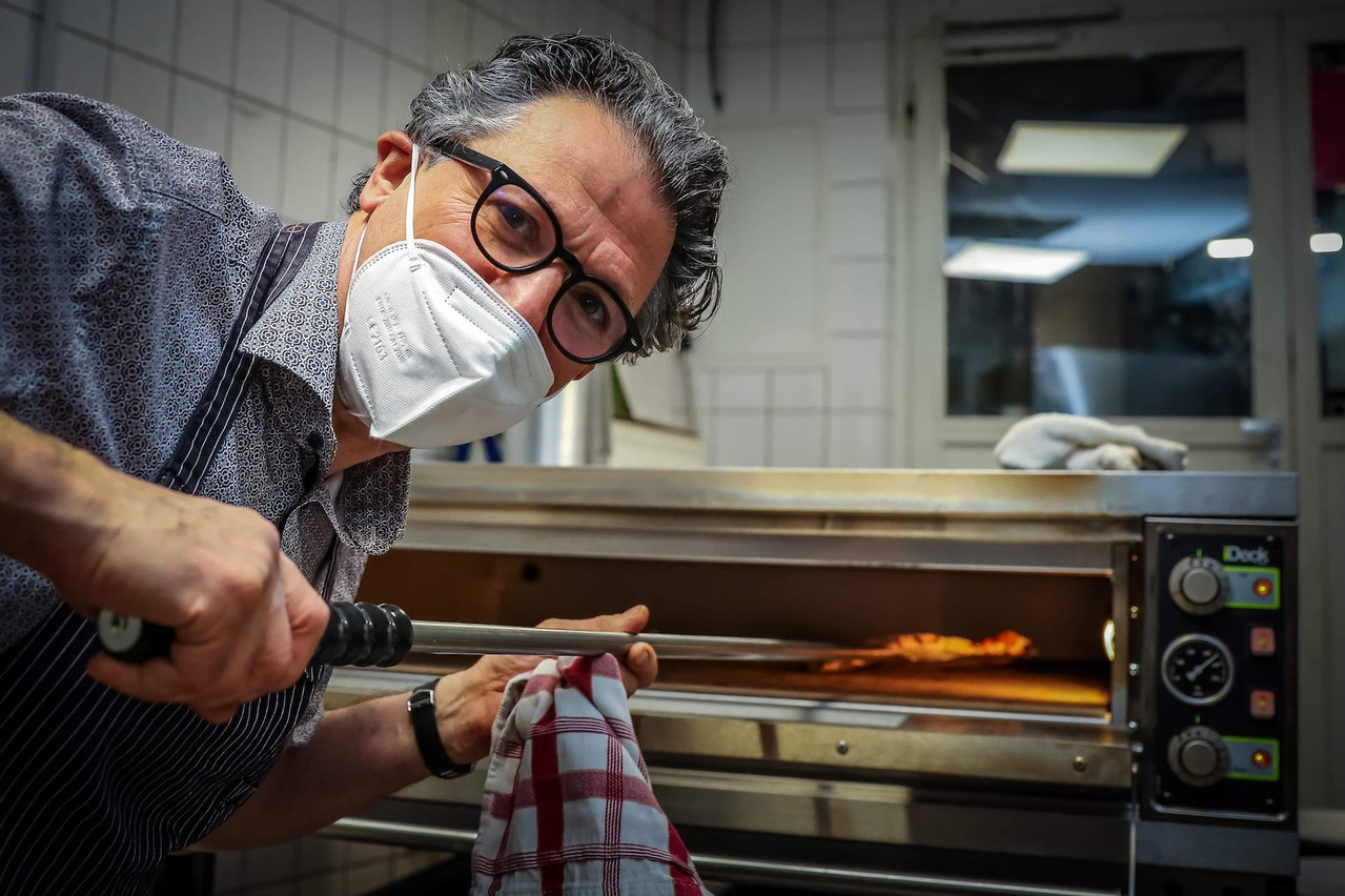 En cette période trouble, le chef Favaro a eu envie de simplicité et de se remettre à son four à pizza pour créer une nouvelle offre pertinente et gourmande. (Photo:  Mickael Williquet )