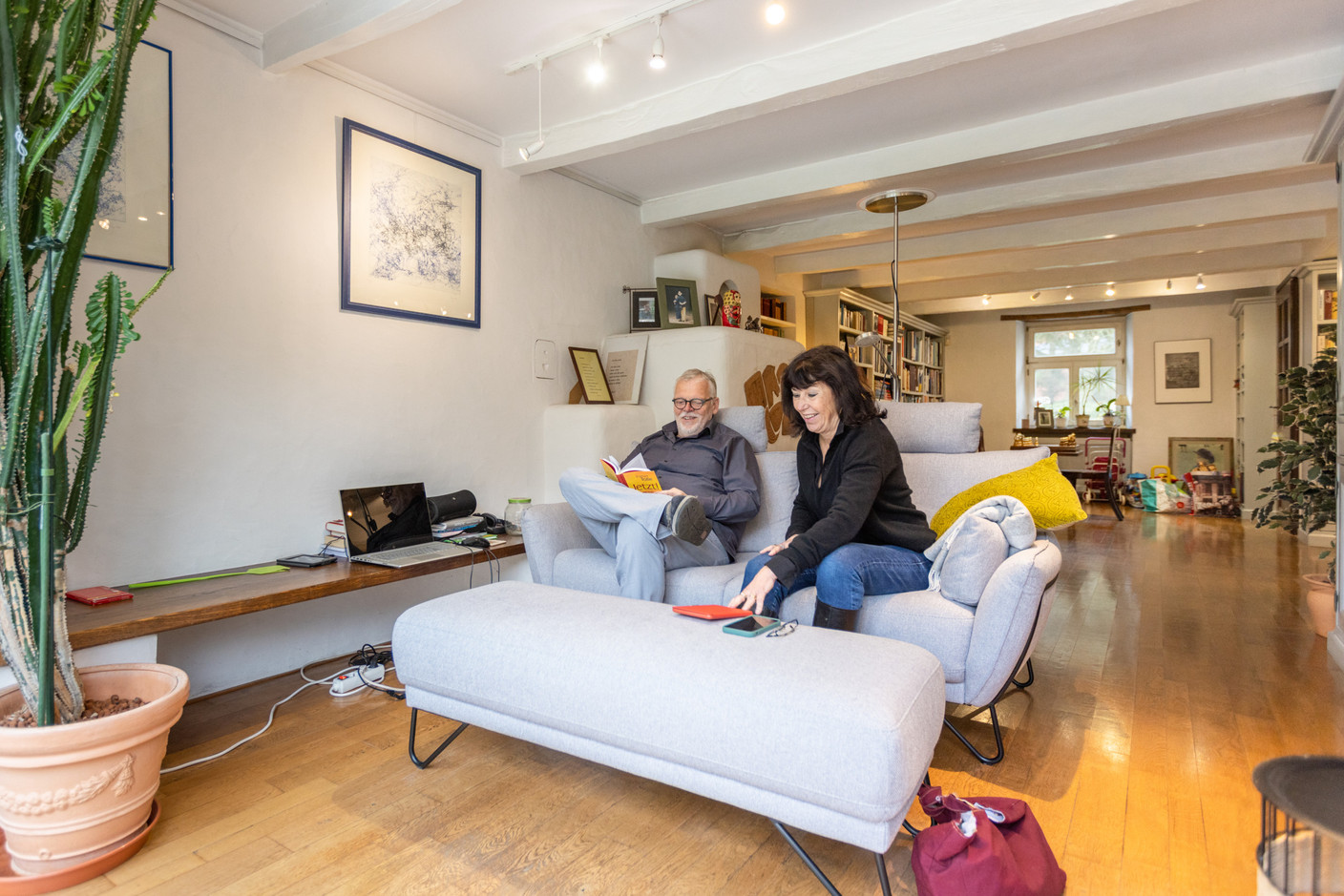 La bibliothèque est la pièce où Camille et Simone passent le plus de temps. C’est ici que le compositeur travaille la plupart du temps. (Photo: Romain Gamba/Maison Moderne)