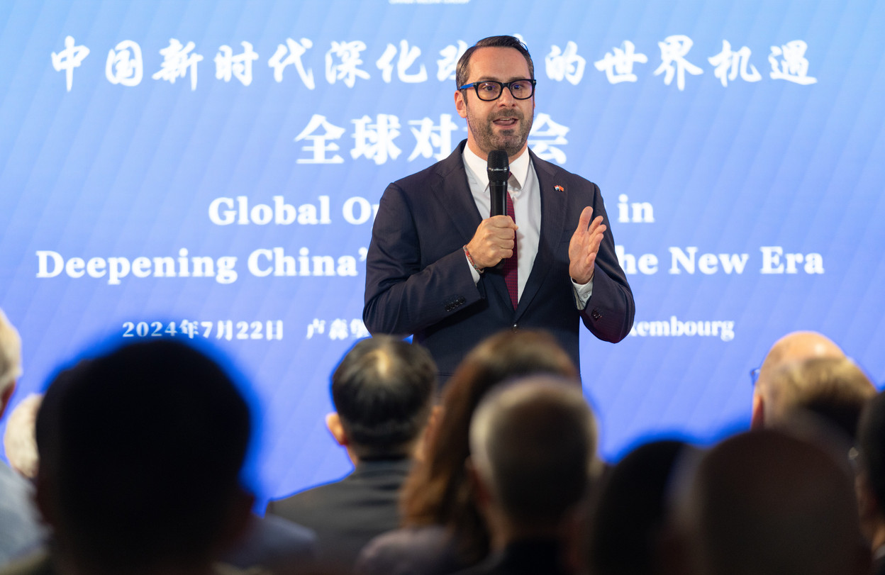 Jacques Bortuzzo, vice-president of the China-Luxembourg Chamber of Commerce, was master of ceremonies at the “Sharing Development Opportunities with the World” event on 22 July 2024, an invitation to engage in dialogue in order to better understand each other. Photo: Guy Wolff/Maison Moderne