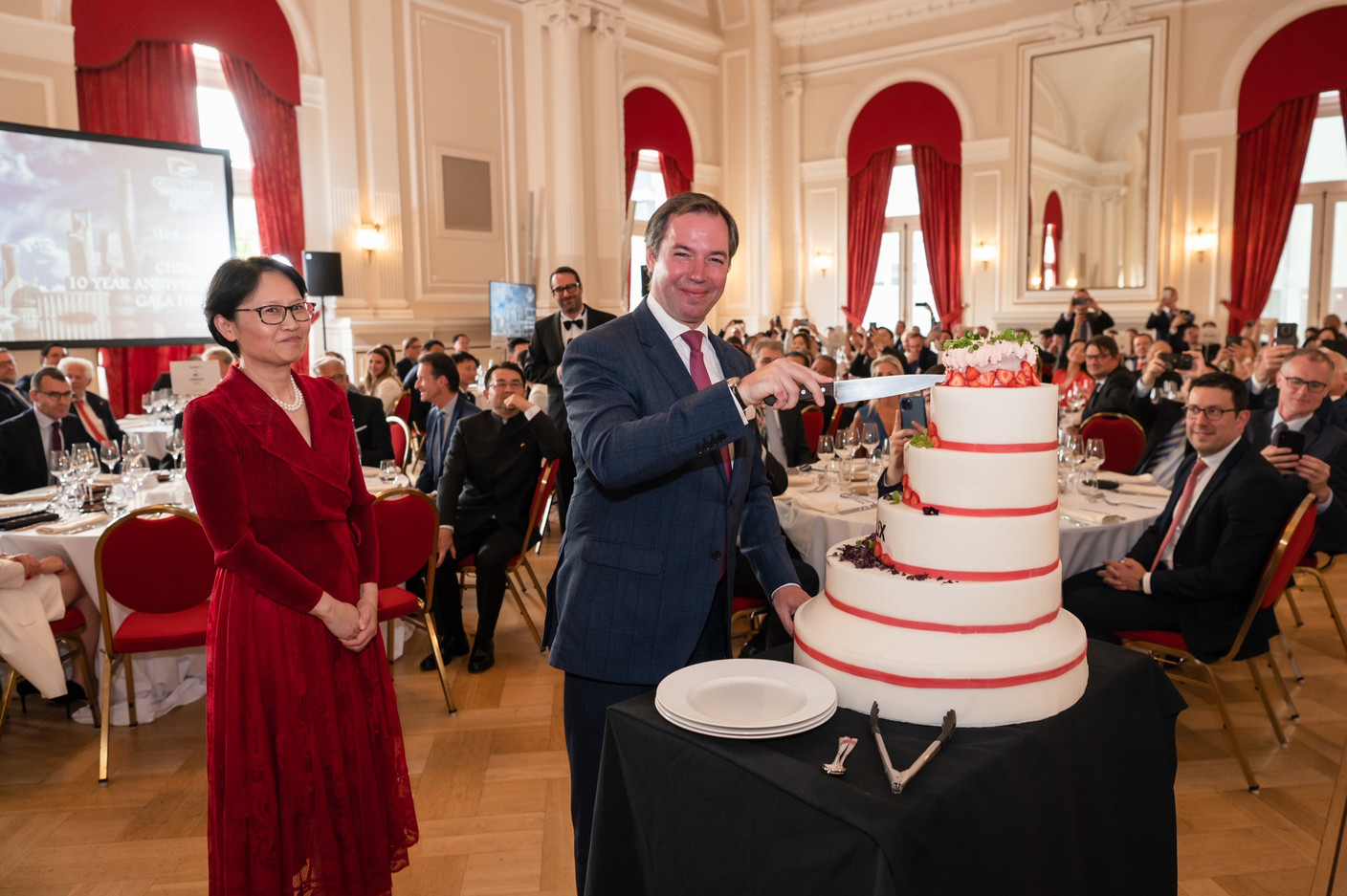 Ms. Xie Zhujun (ChinaLux) and HRH the Crown Prince of Luxembourg. (Photo: ChinaLux)