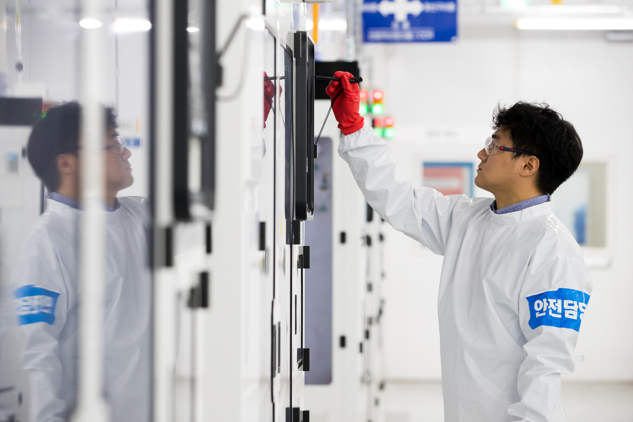 Dans les salles blanches du campus de microconducteurs, plus de 500 experts s’assurent en permanence de la propreté des installations. Une des attitudes qui permettent pour l’instant à Samsung de rester en tête de la propriété de brevets. (Photo: Samsung)