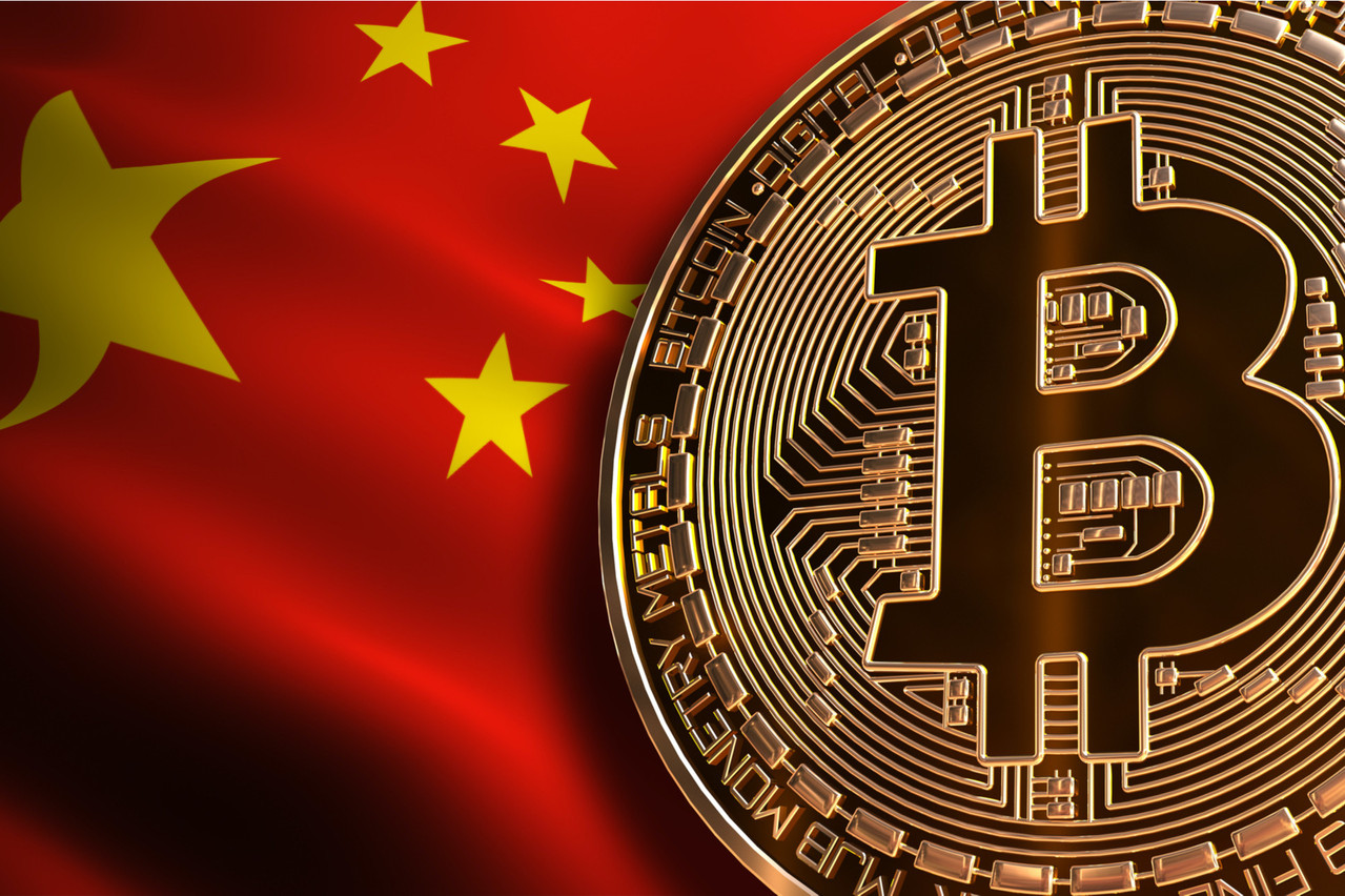 Seule reste autorisée, en Chine, la détention de bitcoins. Il valait mieux, puisque l’empire du Milieu concentre une grande partie de l’industrie du minage. (Photo: Shutterstock)