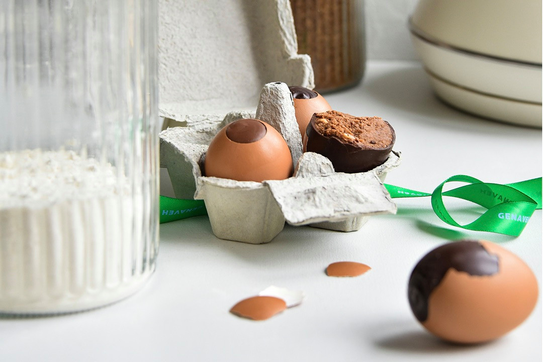 Chicken eggshells filled with chocolate and praline are sold in cardboard egg cartons. Photo: Genaveh