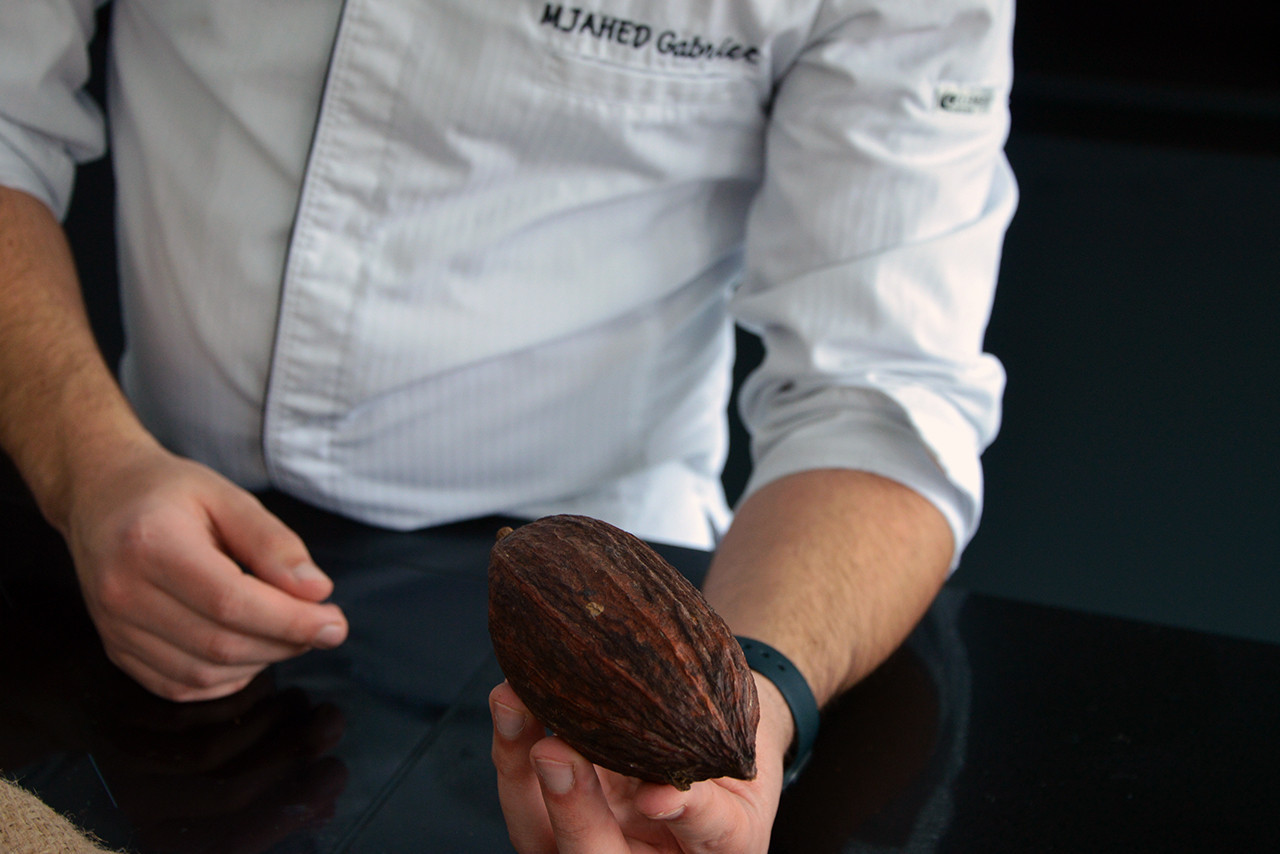 Gabriel Mjahed wants to develop workshops to help people discover chocolate, its history, its manufacturing process, but also to help them discover what the consumer never sees, such as the pod, the fruit of the cocoa tree.  Photo: Maëlle Hamma/Maison Moderne