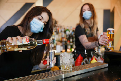 Malgré la réouverture des bars et restaurants mi-mai, plus de quatre salariés sur dix dans l’horeca restent au chômage partiel. (Photo: Romain Gamba / Maison Moderne)