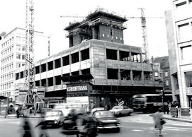 Pose de la première pierre du siège de 12 étages de la banque au boulevard Royal, en 1973. (Photo: Quintet)