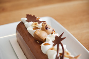 With its shortcrust pastry, chocolate biscuit, almond crumble, vanilla crème brûlée and milk mousse, the Wendy log will delight gourmands. (Photo: Patricia Pitsch/Paperjam)