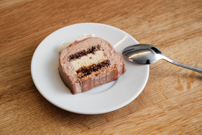 Between shortbread pastry, chocolate biscuit, almond crumble, vanilla crème brûlée and milk mousse, the Wendy log will delight gourmands. (Photo: Patricia Pitsch/Paperjam)