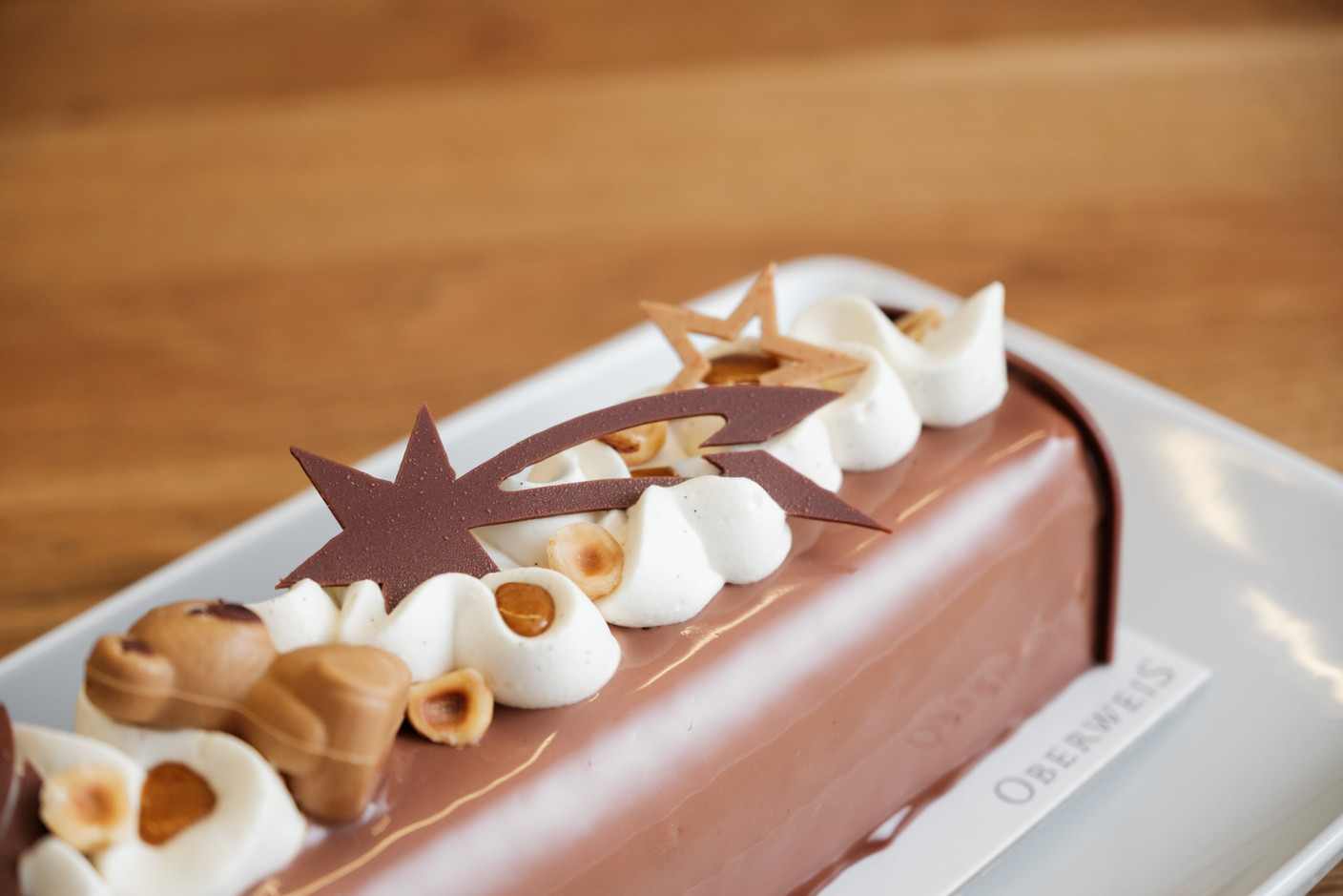 Between shortbread pastry, chocolate biscuit, almond crisp, vanilla crème brûlée and milk mousse, the Wendy log will delight food lovers. (Photo: Patricia Pitsch/Paperjam)