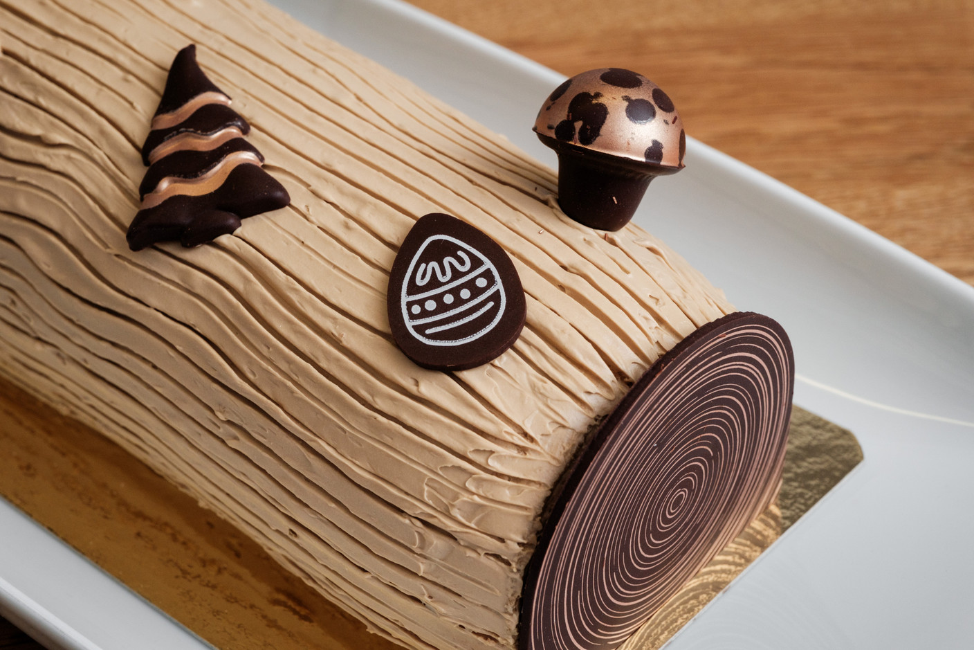 Cocottes offers a rolled log, with a tightly packed joconde biscuit delicately soaked in coffee syrup. (Photo: Patricia Pitsch/Paperjam)