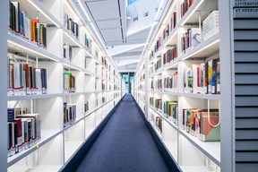 The National Library of Luxembourg (BNL) in Kirchberg houses over a million documents in several languages and offers comfortable areas for reading, working or simply wandering among the shelves. Photo: Edouard Olszewski