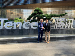 Pierre Gramegna avec Timothy Ma, VP de Tencent, au siège de Tencent en septembre 2019. ((ministère des Finances))