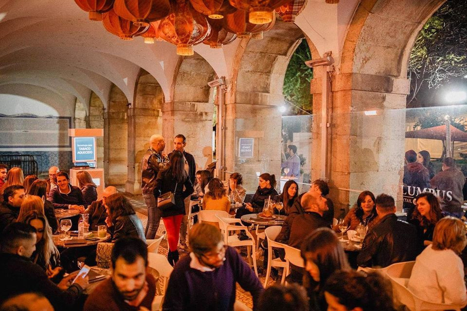 Ce bar à vins et à cocktails se situe Praça Dom Francisco Gomes. (Photo: Page Facebook du Columbus bar)