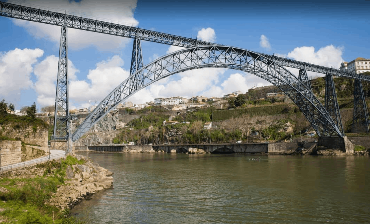 Le pont de D. Maria Pia à Porto. (Photo: Capture d’écran Google maps)