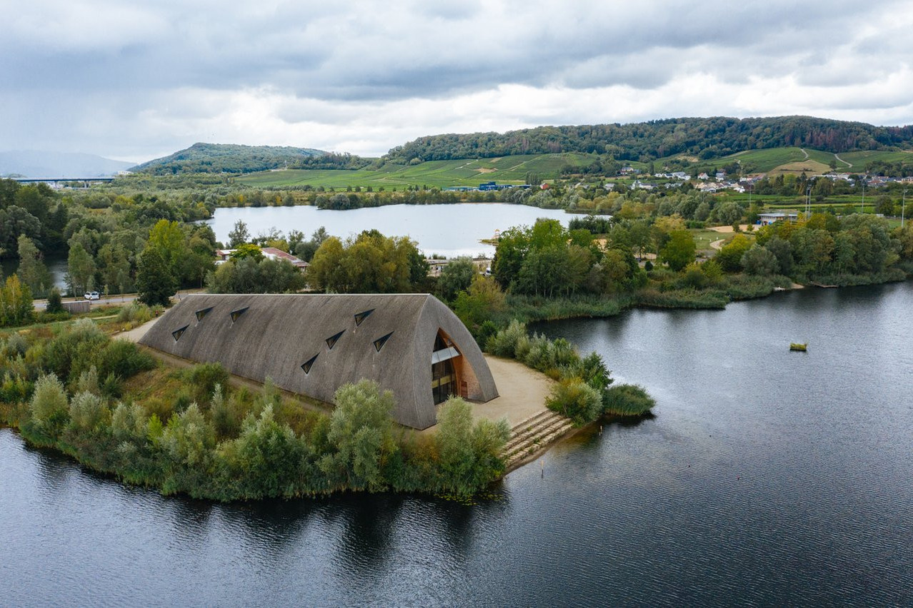 Le Centre nature et forêt Biodiversum Camille Gira, situé dans la réserve naturelle Haff Réimech, a été construit sur une île artificielle. (Photo: LFT/Oliver Raatz/All rights)