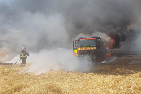 Un camion d’intervention a été totalement sinistré. (Photo: CGDIS)