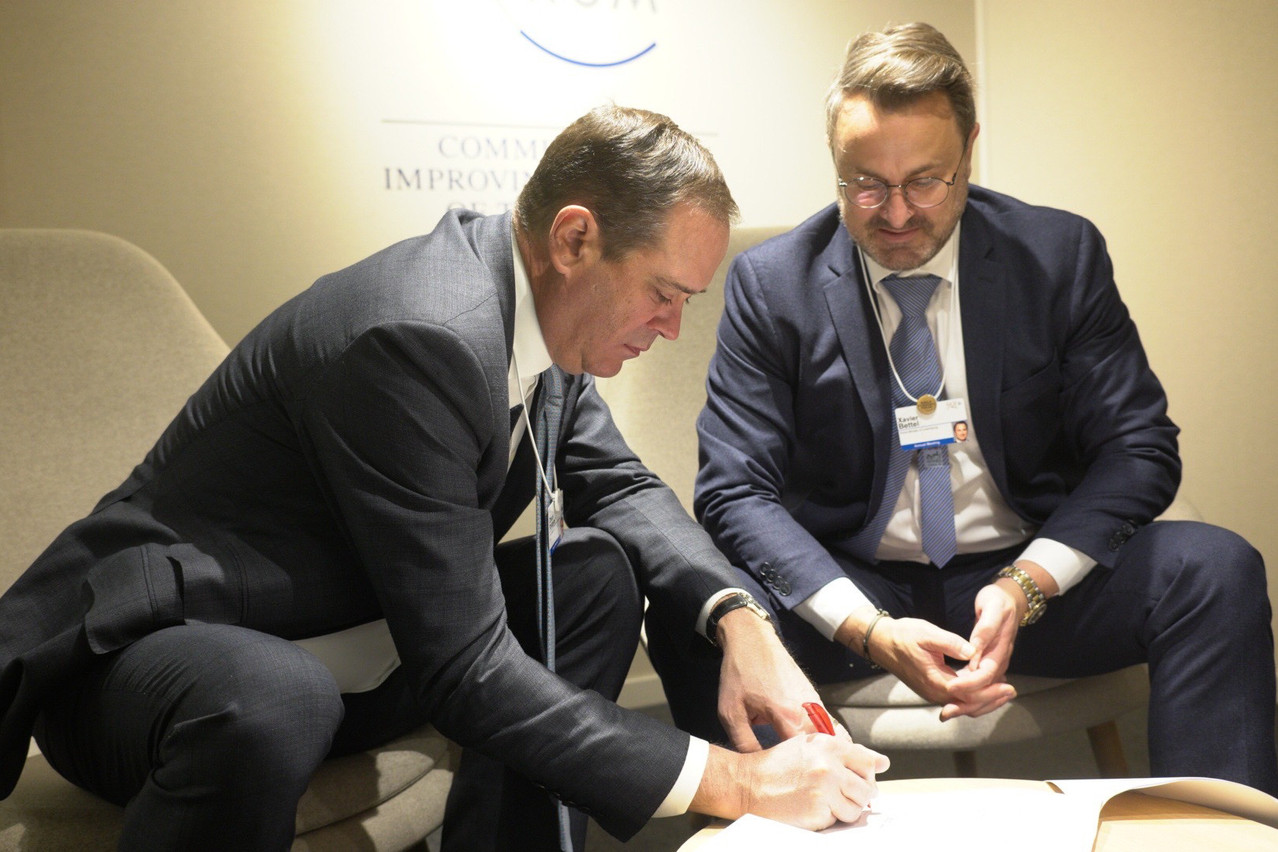 Chuck Robbins and Xavier Bettel just signed a new MoU in Davos. (Photo: Cisco)