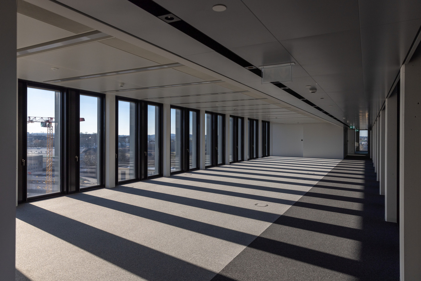 On trouve aussi bien des bureaux individuels que des plateaux aménagés pour des opens spaces. Romain Gamba/Maison Moderne
