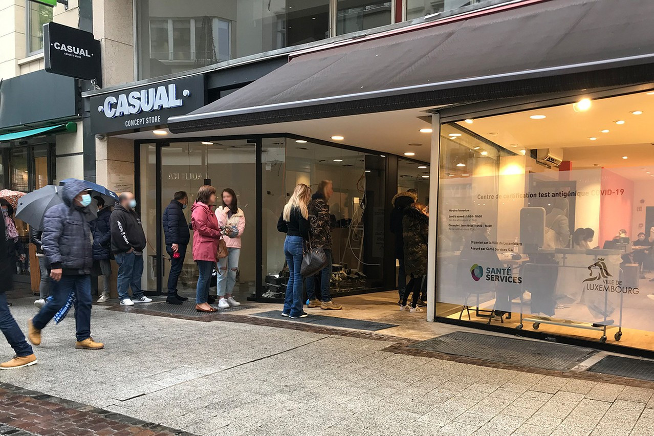 The one-step test for €5 is no longer possible. You will either have to do it in two steps (pick up the voucher at one place, test at another), or pay 15 euros. (Archive photo: Paperjam)