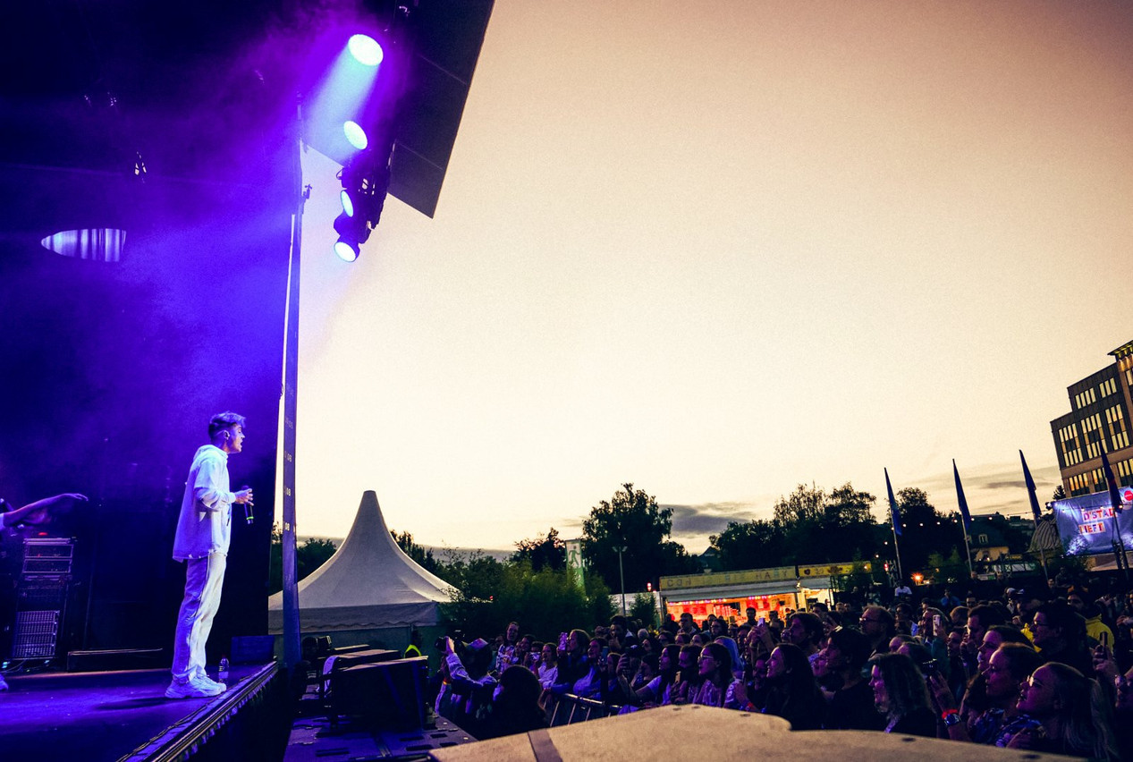 Loïc Nottet s’est produit devant 300 à 400 personnes au Glacis, le 9 août, dans le cadre de City Sounds. (Photo: VDL/Tom Jungbluth)