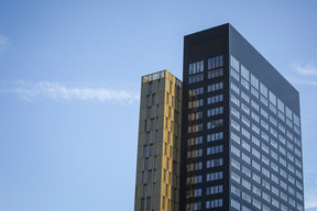 La tour C joue sur le contraste entre le doré et le noir.  (Photo: Patricia Pitsch/Maison Moderne)