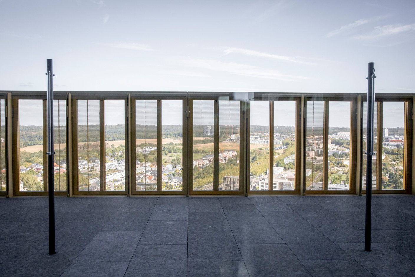 Au 27e étage, une terrasse panoramique s’ouvre sur tout le Kirchberg. (Photo: Patricia Pitsch/Maison Moderne)