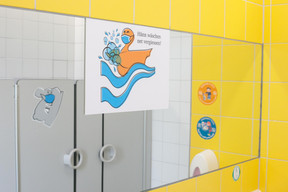 Les personnages rappellent aussi les gestes essentiels. ((Photo: Matic Zorman / Maison Moderne))
