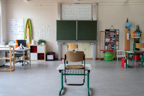 Les classes n’attendent plus que le retour des élèves. ((Photo: Matic Zorman / Maison Moderne))