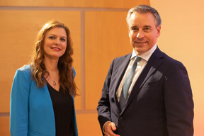 Nathalie Reuter (Maison Moderne) et Claude Meisch (ministère de l'Éducation) (Photo : Léo Biewer / Maison Moderne)