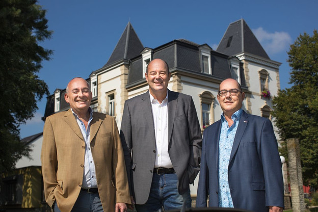 Claude Thill (à gauche) succède donc au futur ministre Claude Haagen (au centre).  (Photo: commune de Diekirch)