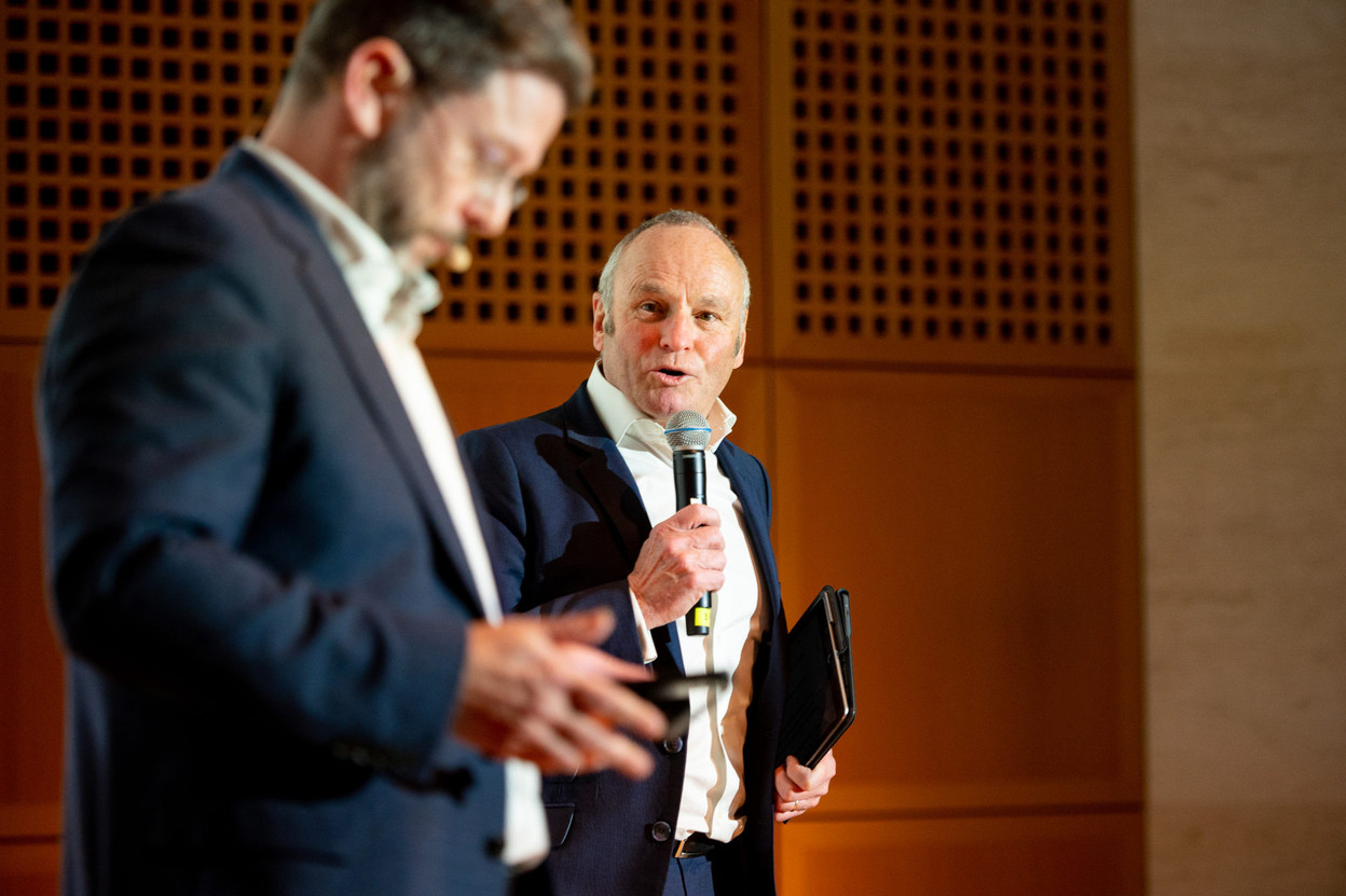 The evening was an opportunity for the president of the CLC, Fernand Ernster, to thank his director, Nicolas Henckes. (Photo: Marie De Decker/clc)