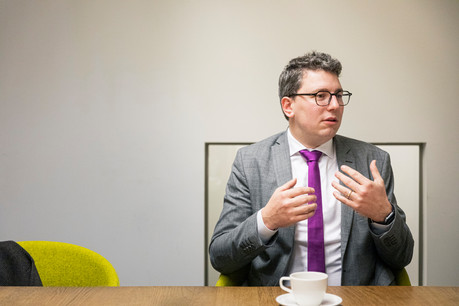 Le président du Piratepartei, Sven Clement, s’oppose à l’interprétation de la Cour des comptes concernant le don de Daniel Frères, mais reconnait l’infraction constituée par la diffusion d’une annonce publicitaire sans facturation. Tout en contestant la responsabilité du Piratepartei. (Photo: Patricia Pitsch / Archives)