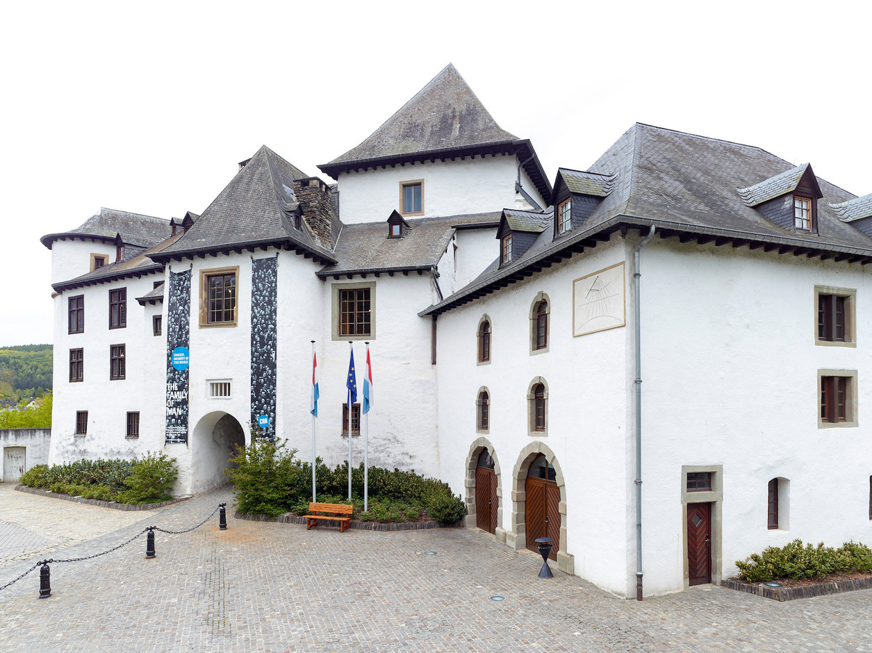 Le château de Clervaux accueille l’exposition. (Photo: «The Family of Man»/château de Clervaux/CNA/Romain Girtgen)