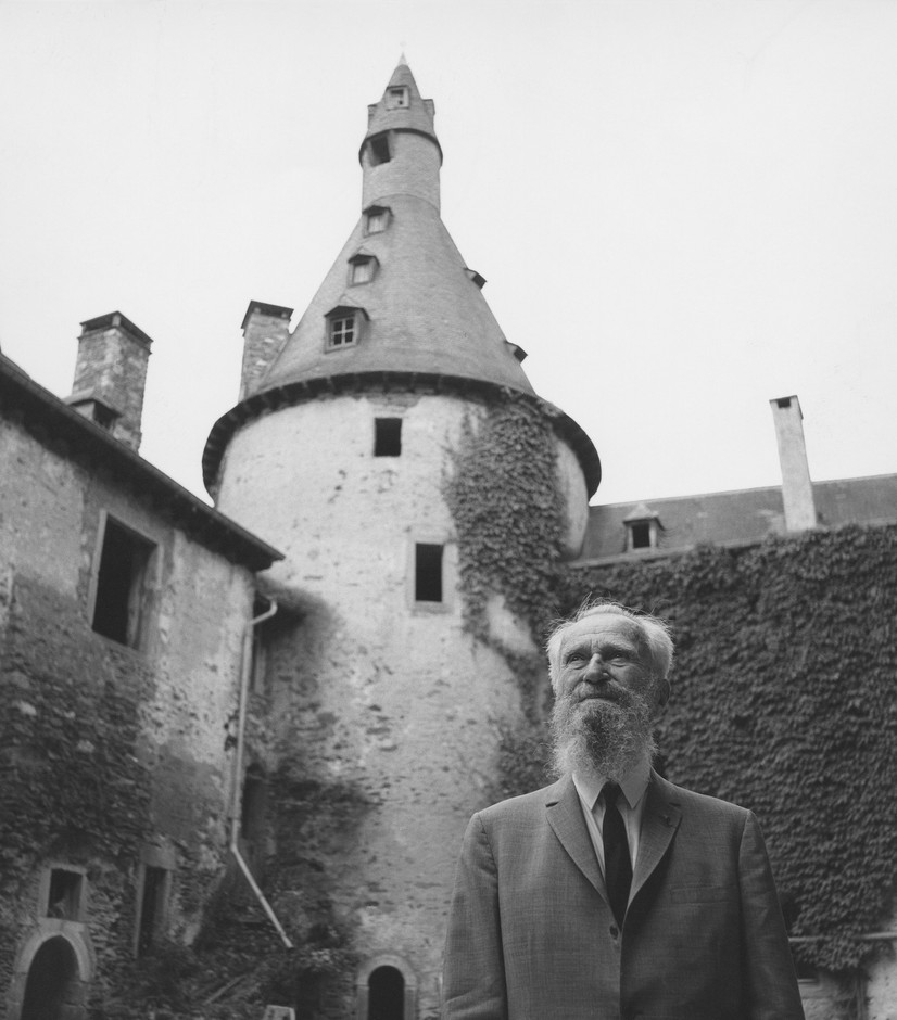 Edward Steichen dans la cour du château de Clervaux en 1966. (Photo: Collection Marcel Schroeder/Photothèque de la Ville de Luxembourg)