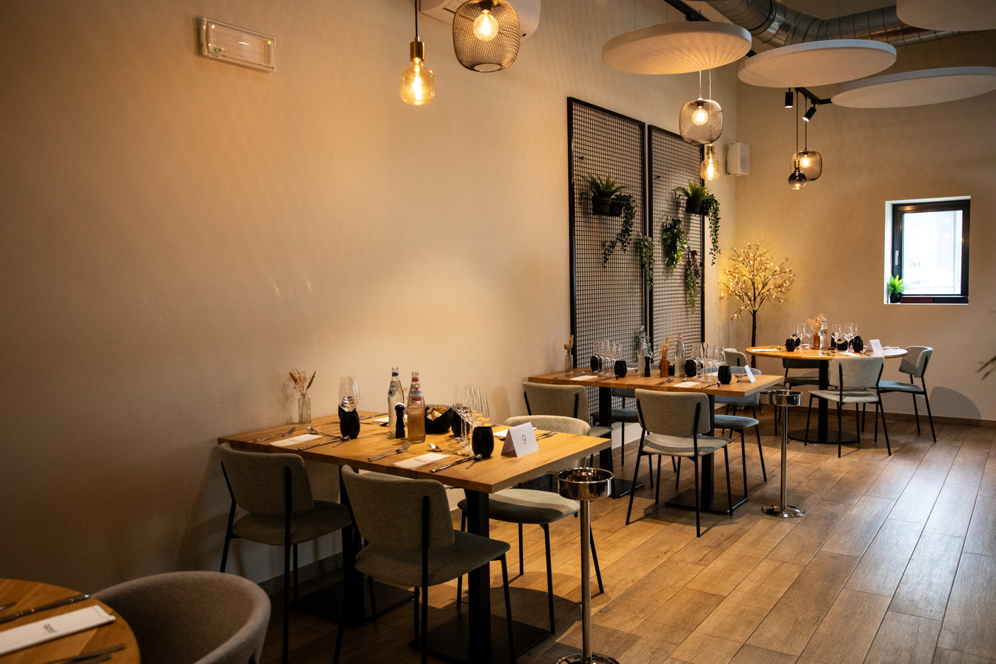 The Paperjam+Delano Business Club held a carrousel lunch at the Brasserie de l’Écurie on 10 November 2023. Members exchanged seats after every course, allowing people to maximise their networking opportunities. Photo: Eva Krins / Maison Moderne