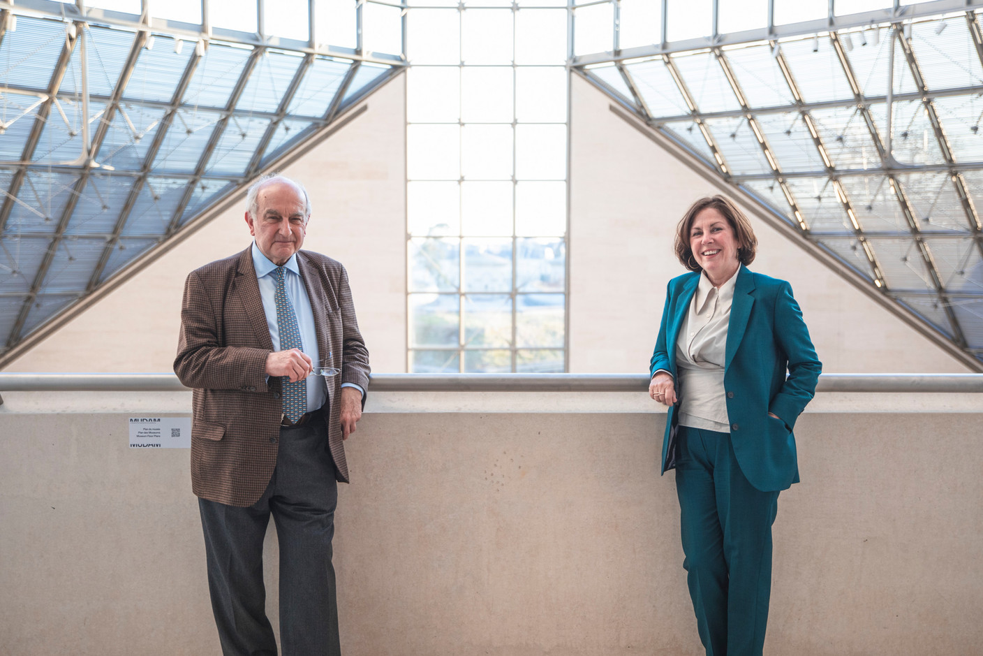 Christian Monjou (Ancien enseignant-chercheur à Oxford) et Suzanne Cotter (Mudam) (Photo: Simon Verjus/Maison Moderne)