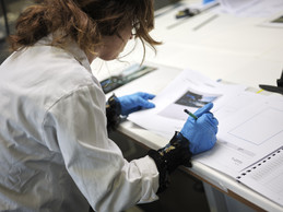 Une équipe dédiée, au sein du CNA, répertorie, identifie, numérise et restaure les œuvres de la collection Teutloff. ((Photo: CNA Romain Girtgen))
