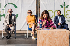 Plusieurs responsables politiques et candidats en campagne étaient présents. Ici, derrière la présidente Lola Artigao, Georges Engel (LSAP), Paulette Lenert (LSAP), Max Hahn (DP). Était aussi présent François Benoy (déi Gréng).   (Photo: Justine Allimonnier/Co-Labor)