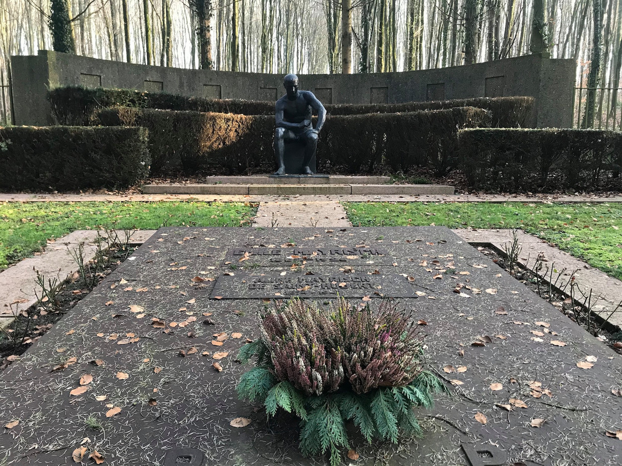 L’œuvre «Le Réalisateur» (1929) de Charles Despiau est installée dans l’enceinte du tombeau des Mayrisch dessiné par Auguste Perret. (Photo: Paperjam)