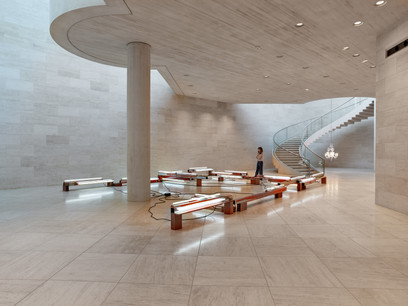 Vue de l’exposition Cabrita / Cerith Wyn Evans. La Collection Mudam et la Collection Pinault en dialogue , 12.12.2020 — 05.04.2021, Mudam Luxembourg (Photo : © Rémi Villagi | Mudam Luxembourg)
