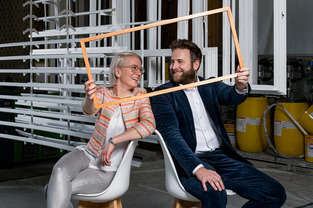 Lynn et Sven Hilger, 34 et 36 ans, sont la deuxième génération à la tête d’OST Fenster. (Photo: Nader Ghavami/Maison Moderne)