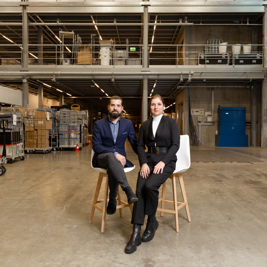 Lisa et Tom Steffen, 26 et 36 ans, sont la deuxième génération à la tête de Steffen. (Photo: Romain Gamba/Maison Moderne)