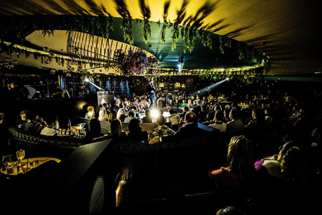 Très grosse ambiance et salle comble pour le premier comedy club du Gotham, qui sera de retour le 20 janvier prochain si tout va bien… (Photo: Simon Krawies)