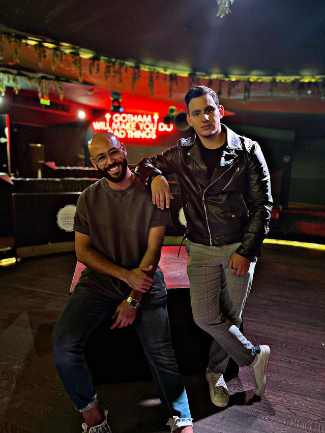 Hédi Zouabi (à gauche) et Samy Bucci (à droite) sont les co-organisateurs du premier «360 Comedy x Gotham», qui aura lieu jeudi 09/12.  (Photo: DR)