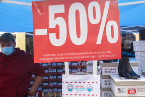 Les normes sanitaires semblent plutôt bien respectées et sont bien rappelées par les commerçants. ((Photo: Matic Zorman/Maison Moderne))