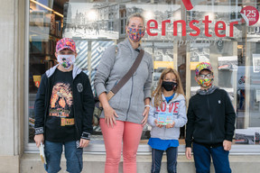 «Il n’y a pas l’ambiance comme d’habitude», note Danièle, avant de poursuivre sa promenade. ((Photo: Matic Zorman/Maison Moderne))