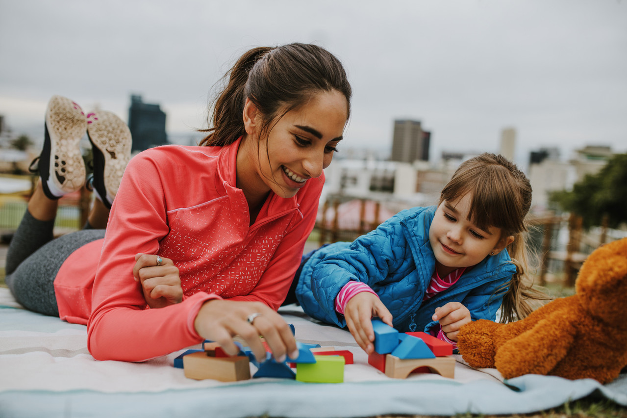 Au cours des trois dernières années, le SNJ indique avoir reçu entre 220 et 240 jeunes au pair par an. (Photo: Shutterstock)