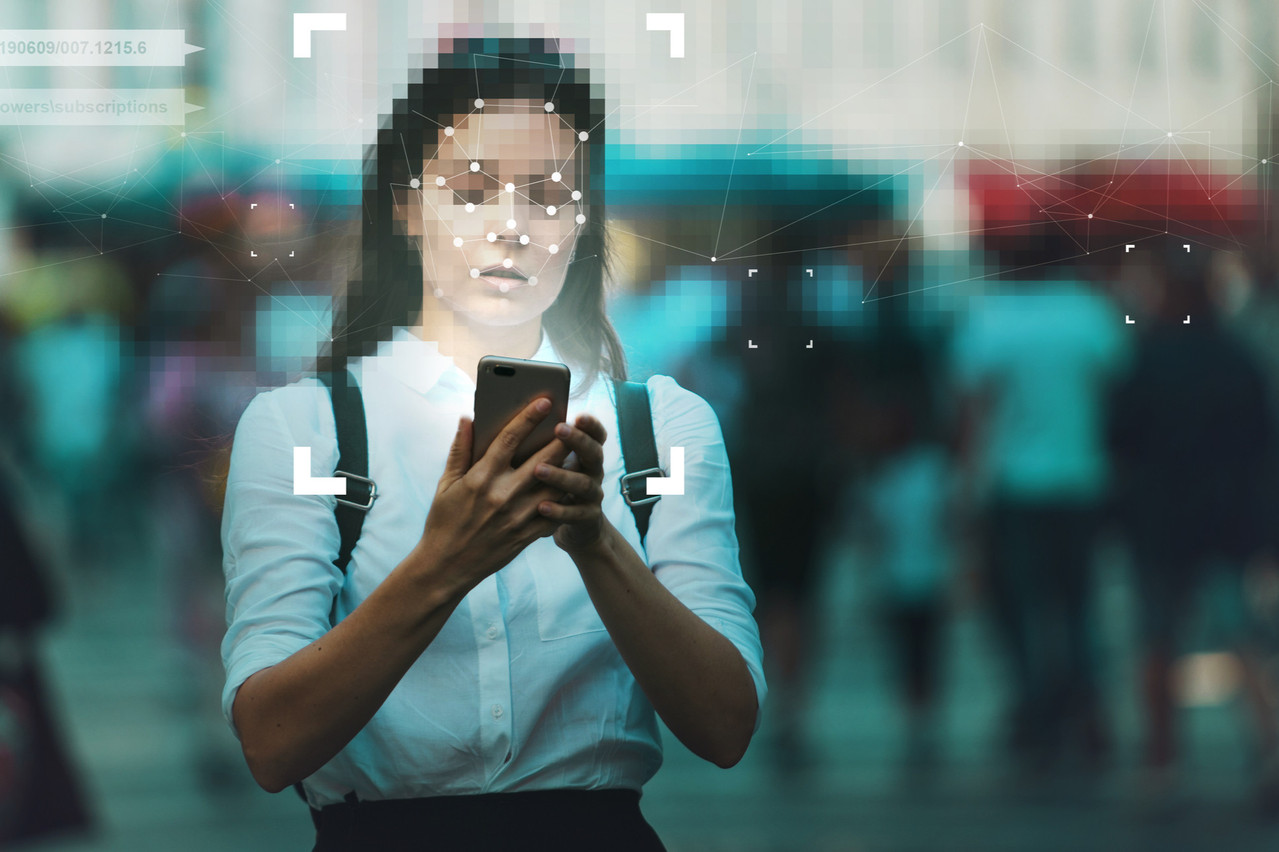 Parmi les technologies en plein boom figurent celles d’identité numérique, qui permettent aux utilisateurs d’utiliser leurs téléphones pour avoir accès à des services bancaires ou financiers. (Photo: Shutterstock)