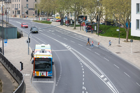 La gratuité des transports publics, en vigueur depuis le 29 février 2020, ne semble pas avoir amené davantage d’utilisateurs: la voiture reste plébiscitée par 6 résidents sur 10 pour se rendre au travail. (Photo: Matic Zorman/Maison Moderne)