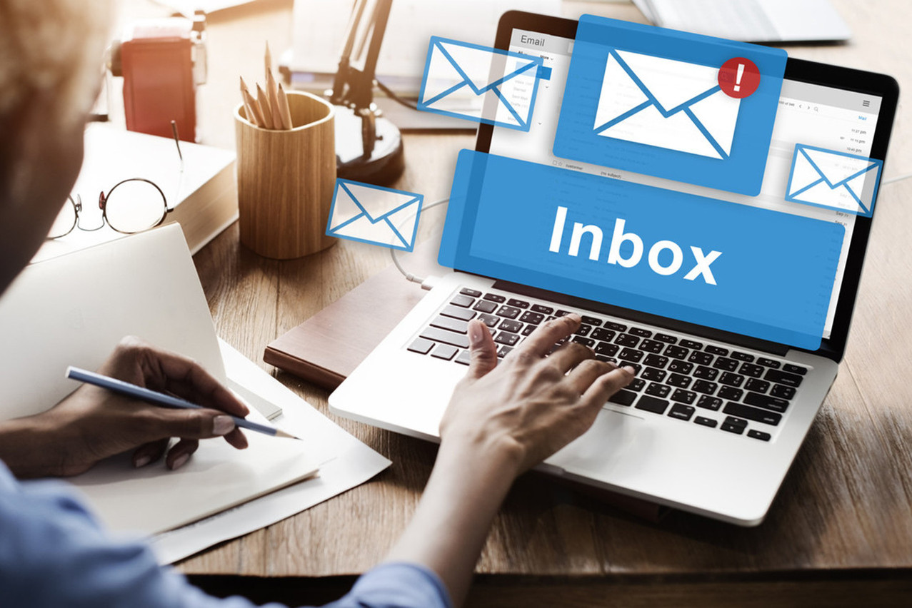 Le moment de la journée où les employés reçoivent le plus d’e-mails est entre 10h et 11h selon le rapport annuel de l’OICN. (Photo: Shutterstock)